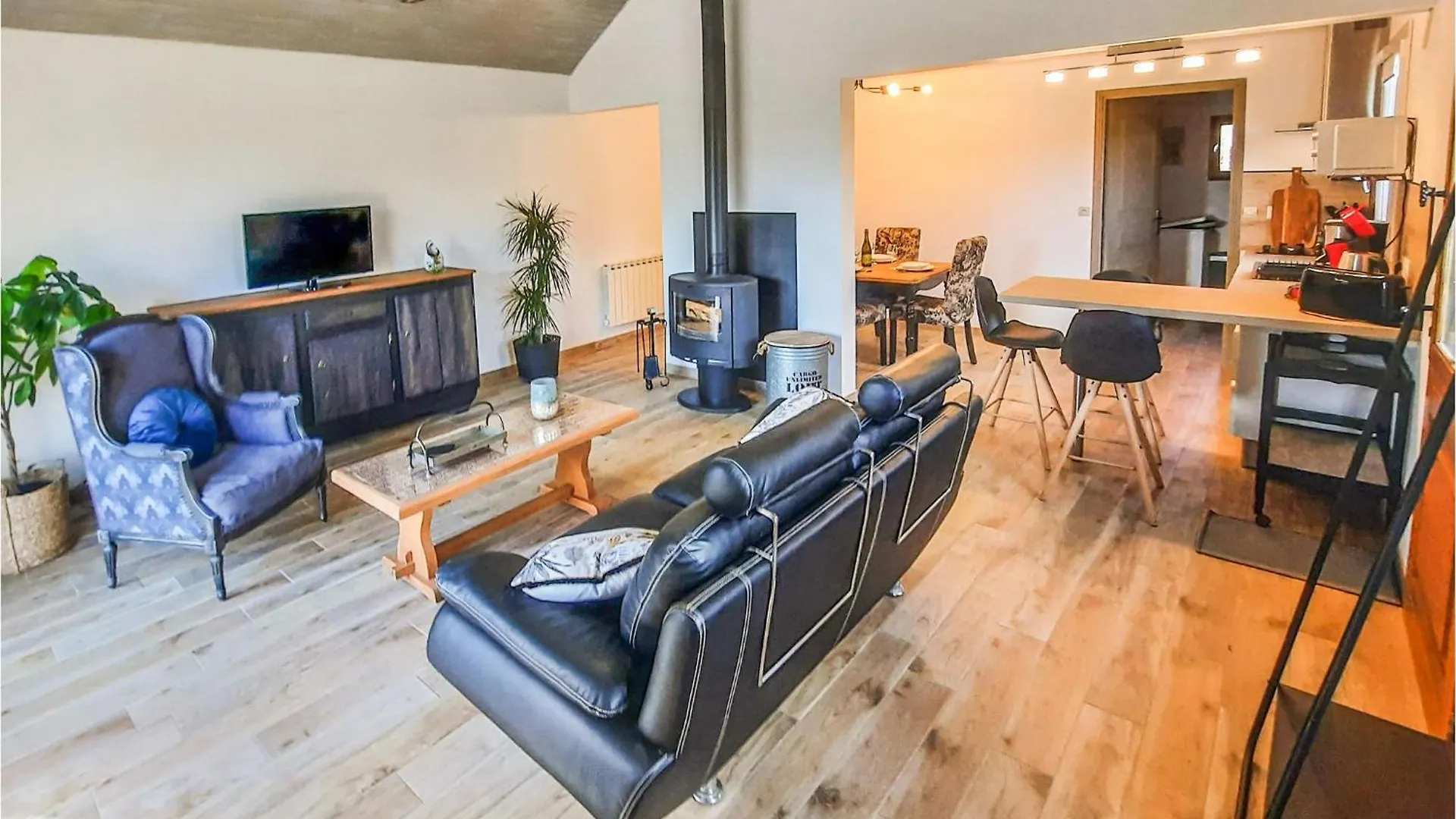 Holiday home Amazing Home In Brehan With Wifi Rohan France